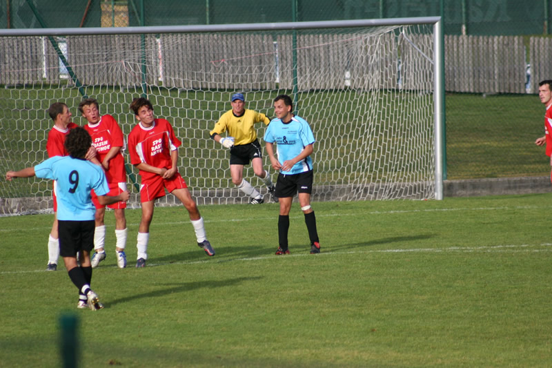 gal/08. Spieltag- SV Reischach-Rasen/2006-10-24 - SVR gg. Rasen-Antholz 137.jpg